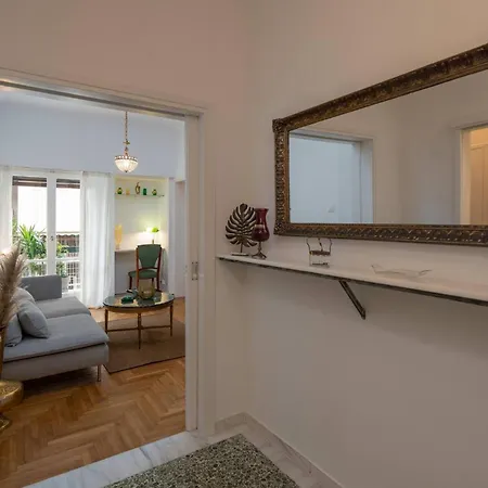 Artistic Retreat In Heart Apartment *